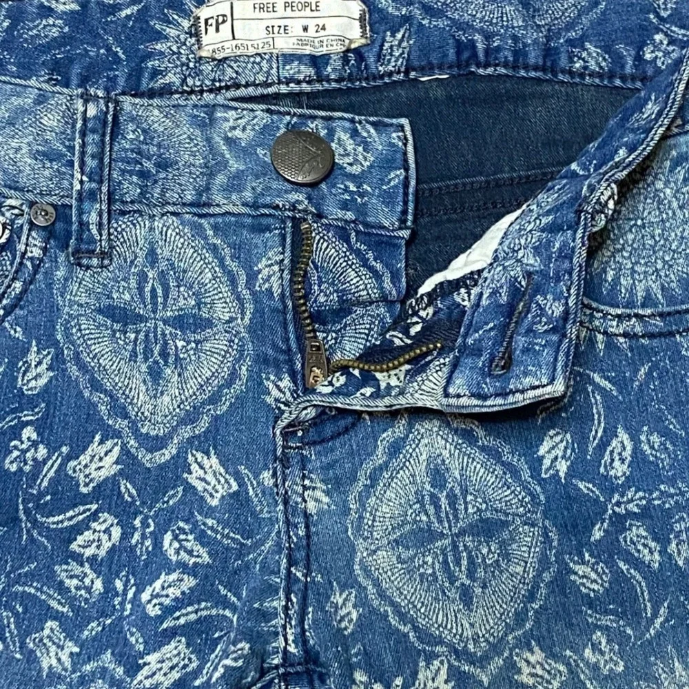 Free People Floral Paisley Skinny Jeans Blue Low Rise Stretch Denim Boho Size 24